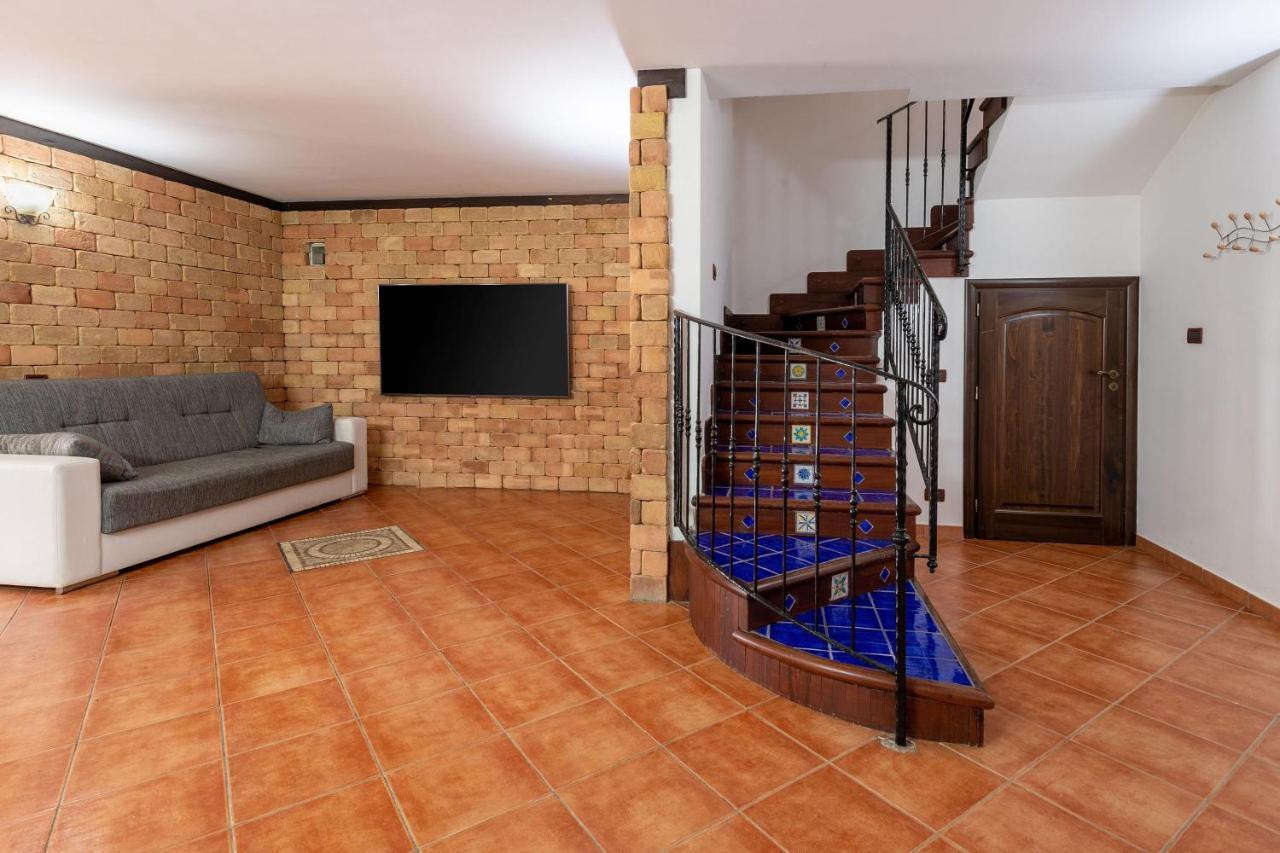 צ'יניזי Alelida Villa Con Piscina מראה חיצוני תמונה